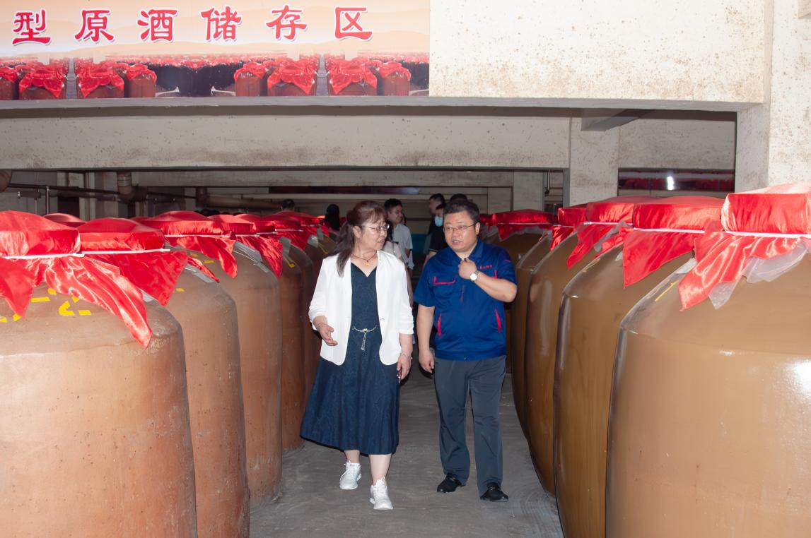 “知识产权效劳万里行”走进开元游戏大厅app酒业，，商标赋能筑牢品牌基本_开元游戏大厅app|稳如开元游戏大厅app|五岳独尊|开元游戏大厅app特曲|酒神酒仙|金开元游戏大厅app|年份小窖