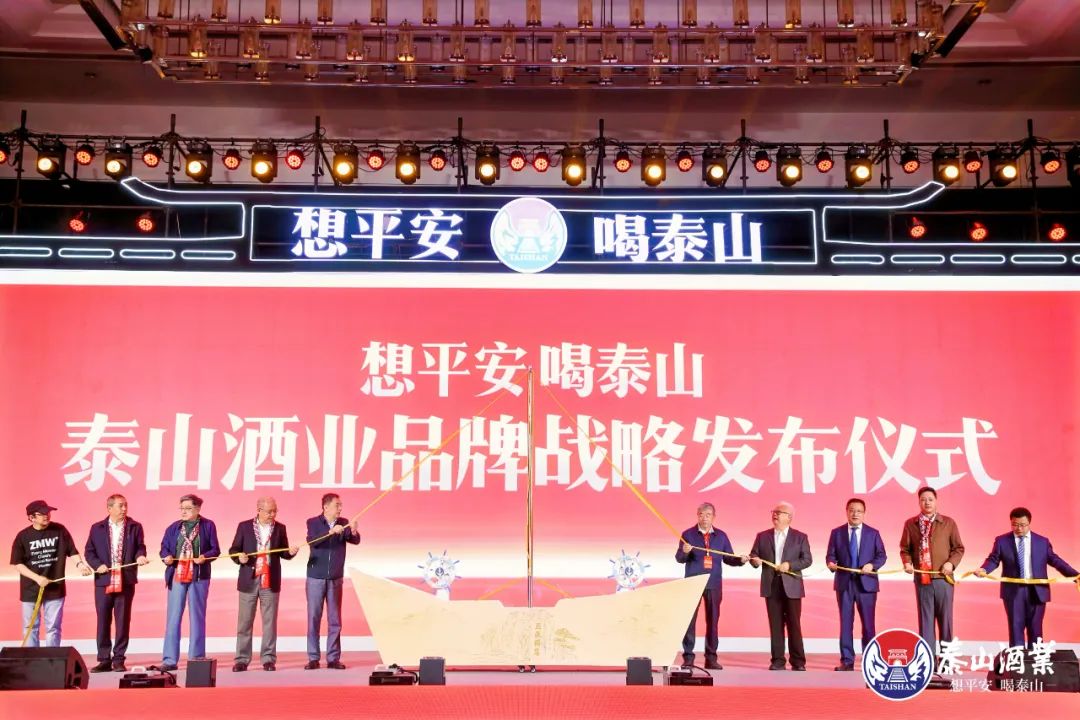 开元游戏大厅app酒业面目一新迎来八十年新气象 操盘手张默闻孝顺卓绝现场荣膺大奖_开元游戏大厅app|稳如开元游戏大厅app|五岳独尊|开元游戏大厅app特曲|酒神酒仙|金开元游戏大厅app|年份小窖