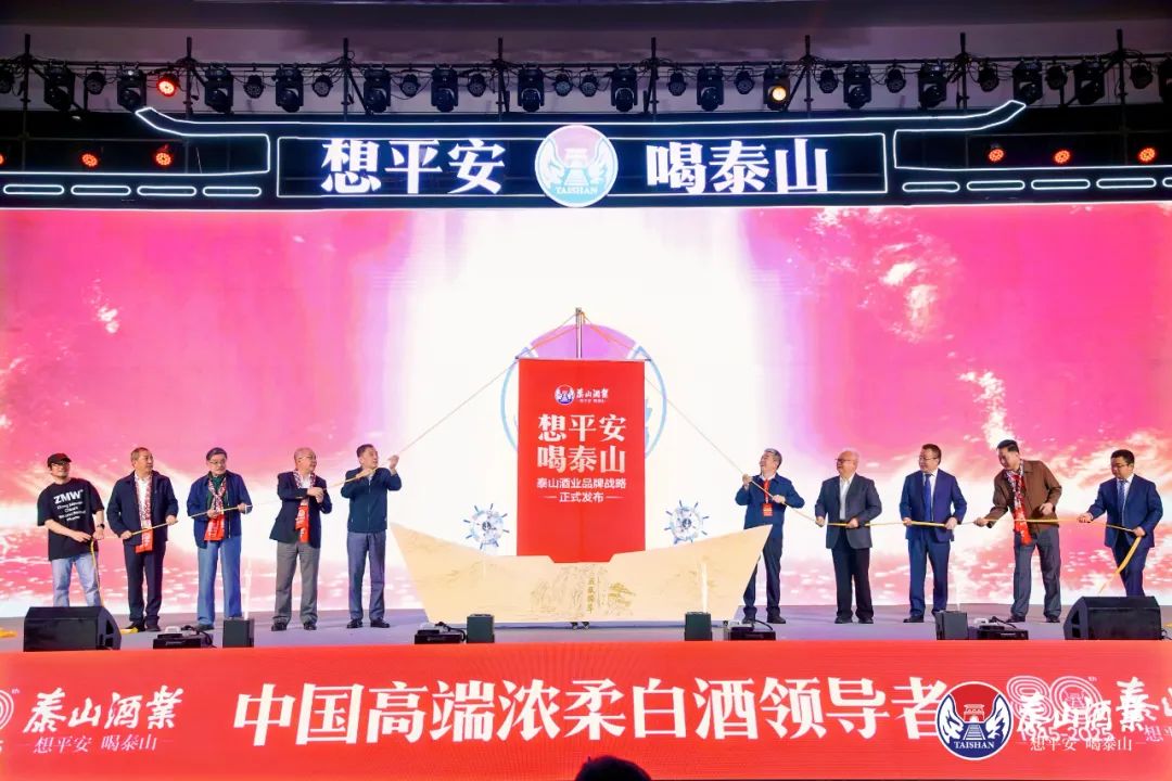 “求稳求快求平安”，，，，，，开元游戏大厅app酒业80年怎样铸绚烂、启新篇？？？？_开元游戏大厅app|稳如开元游戏大厅app|五岳独尊|开元游戏大厅app特曲|酒神酒仙|金开元游戏大厅app|年份小窖