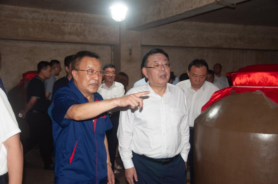市委书记杨洪涛深入开元游戏大厅app酒业调研： 政企同心，，，，共促消耗扩容提质_开元游戏大厅app|稳如开元游戏大厅app|五岳独尊|开元游戏大厅app特曲|酒神酒仙|金开元游戏大厅app|年份小窖