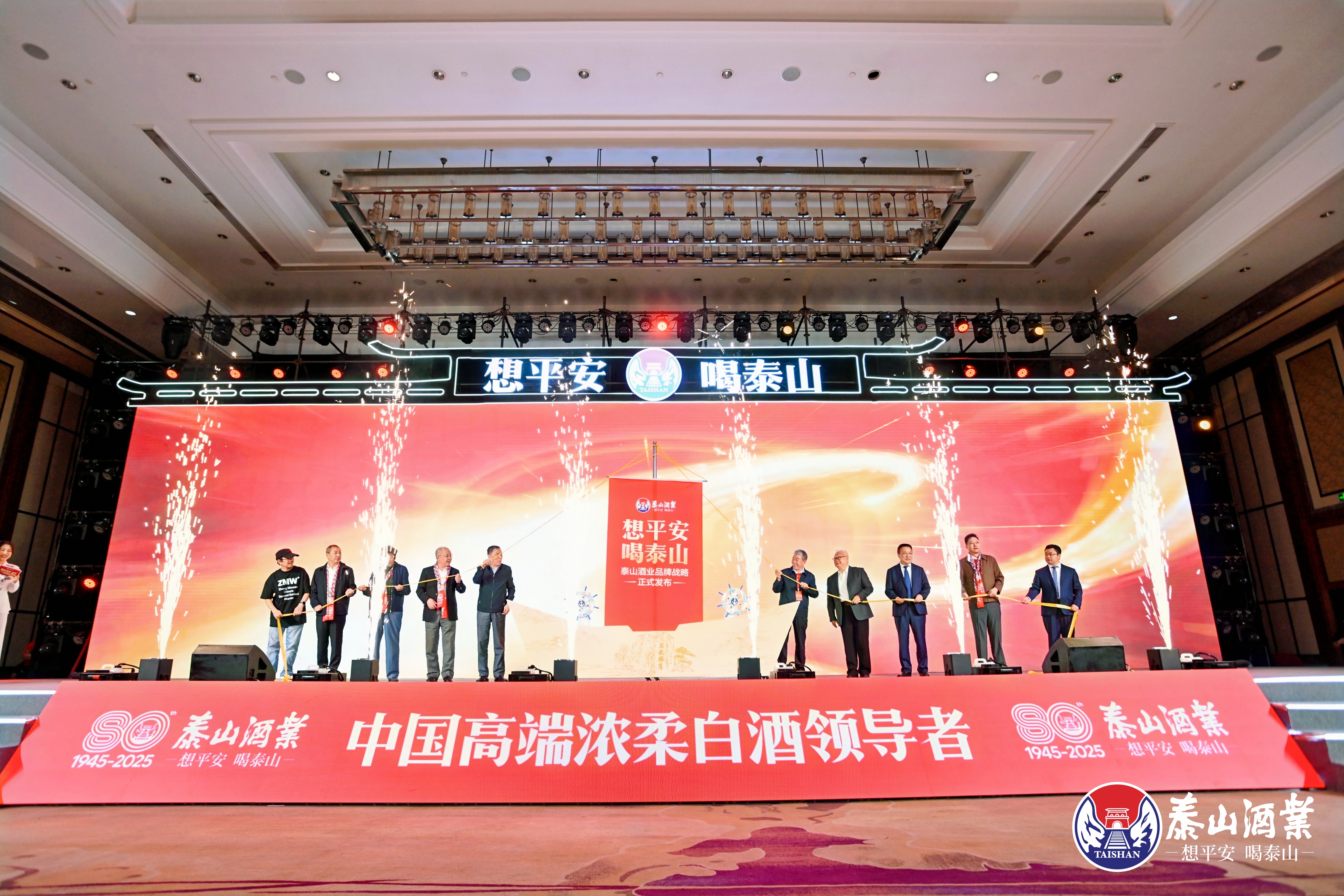 泰30开元游戏大厅app酒高端浓柔对话时代匠心 张默闻邀您品年份泰酒做时间的朋侪_开元游戏大厅app|稳如开元游戏大厅app|五岳独尊|开元游戏大厅app特曲|酒神酒仙|金开元游戏大厅app|年份小窖